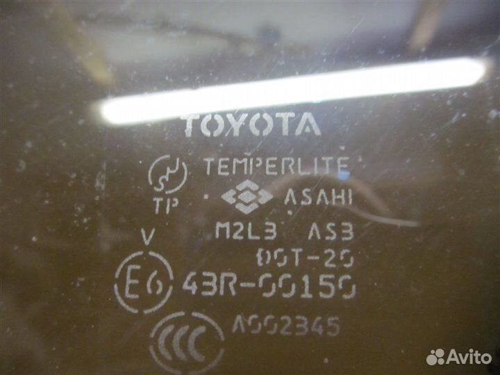 Стекло собачника заднее правое Toyota Harrier