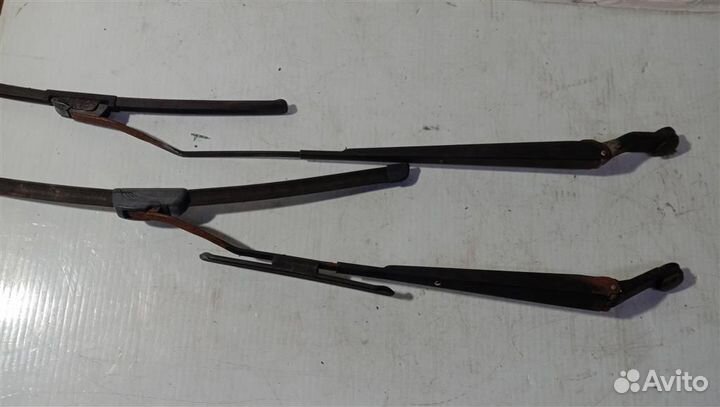 Поводок стеклоочистителя передний правый,левый(за