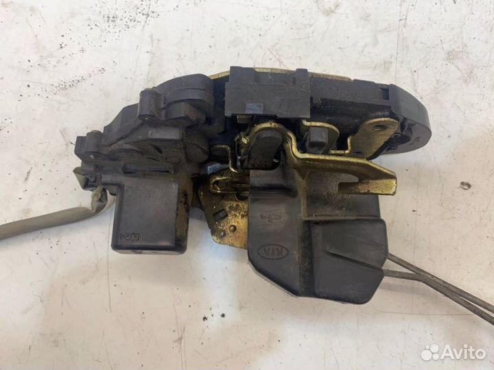 Замок боковой двери задний правый Kia Spectra