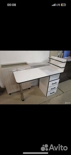 Стол маникюрный