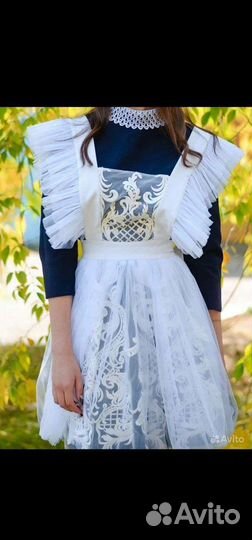 Белый школьный фартук