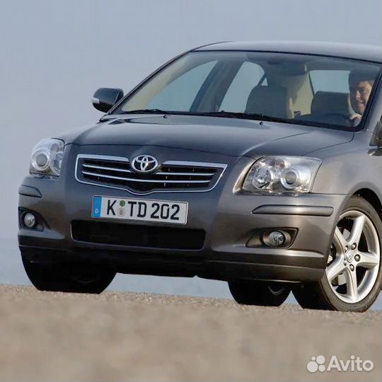 Бампер передний в цвет Toyota Avensis 2