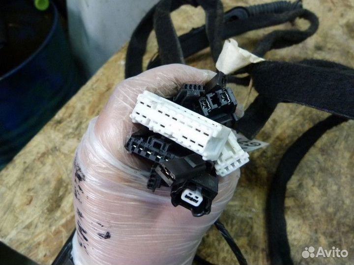 Проводка двери багажника Renault Sandero 2014 (241