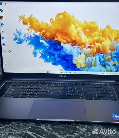 Продам ноутбук honor MagicBook Pro