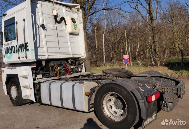 В разборке грузовик Renault,Magnum III 2001-2008