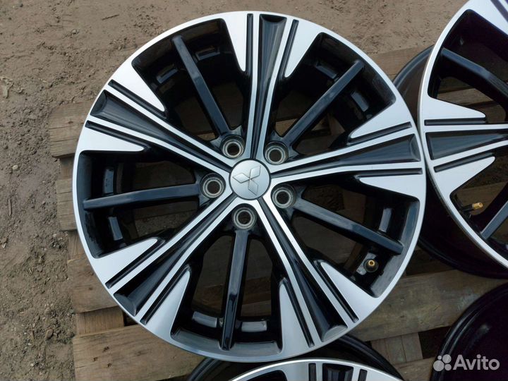 Mitsubishi Eclipse Cross Ориг R18 5x114.3 ET38 7J