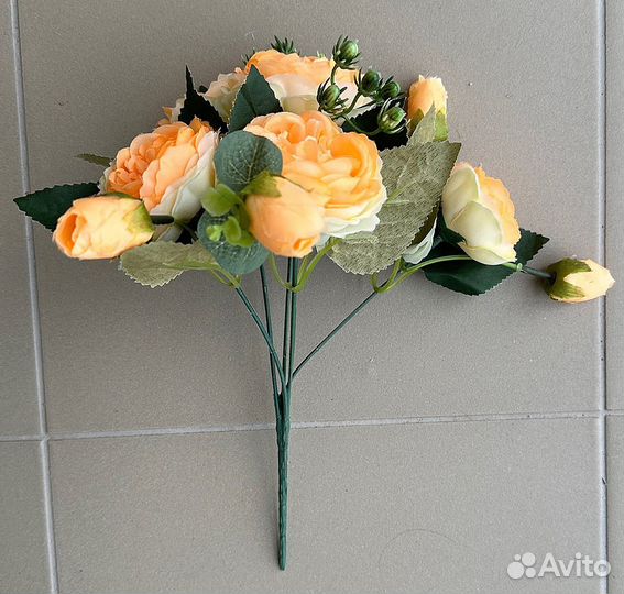 Искусственные цветы - оранжевые розочки