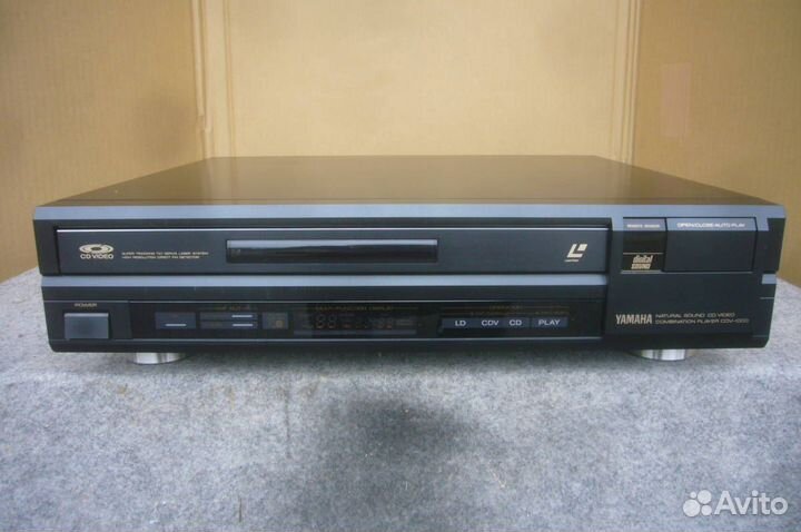 Проигрыватель LD и CD Yamaha CDV-1000