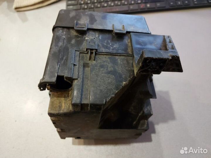 Корпус блока предохранителей Mitsubichi L200 4N15