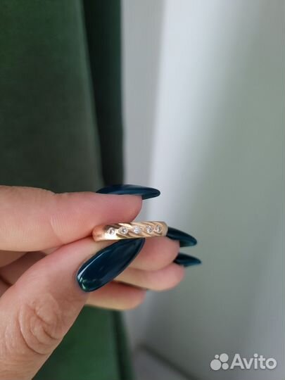 Обручальное кольцо с бриллиантами