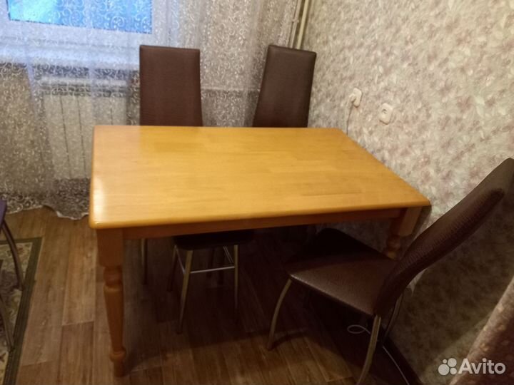 Кухонный стол