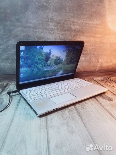 Ноутбук Sony Vaio бeлый / Cоrе i5 / Radеоn