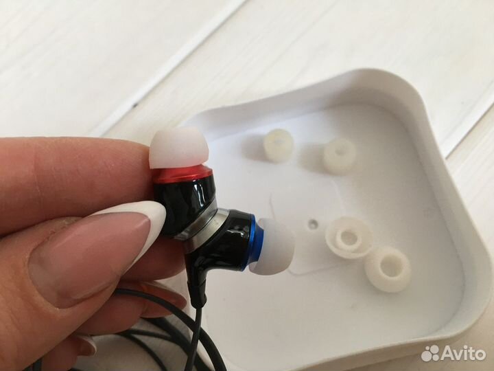 Проводные наушники