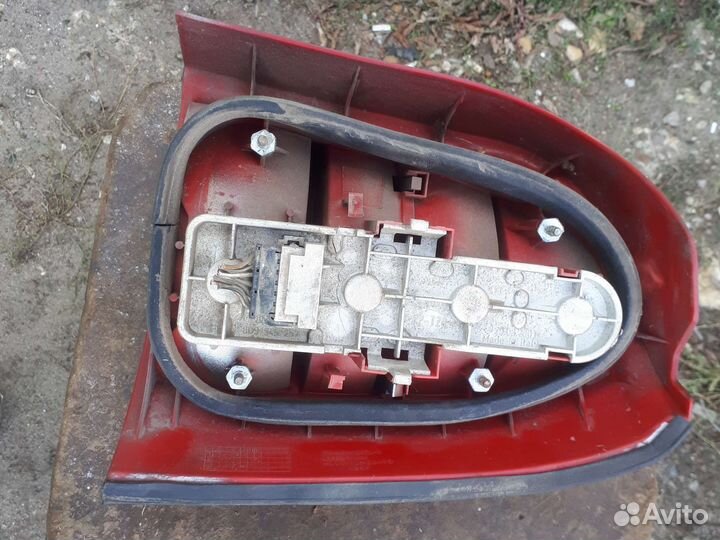 Задний левый фонарь ауди а4 б5