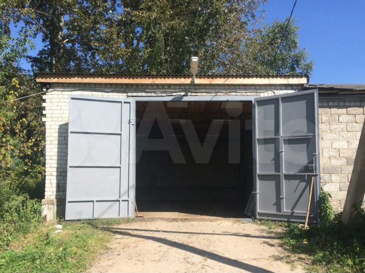 Гараж, > 30 м²