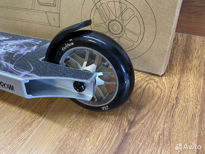 Трюковой самокат tech team Mist