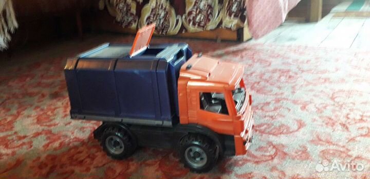 Игрушечный автомобиль-грузовик 