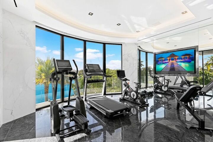 Дом 380 м² на участке 13 сот.