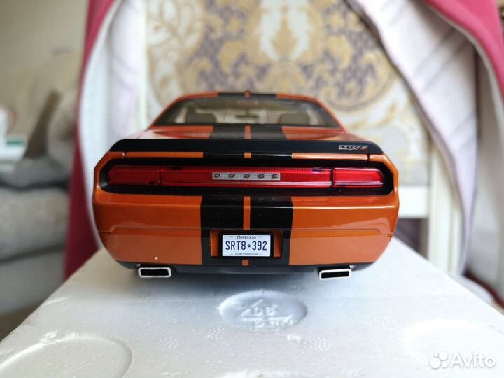 1:18 acme Dodge Challenger SRT8 2010