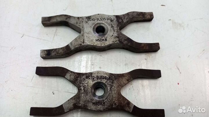 Кронштейн крепление форсунки Ford Transit 7