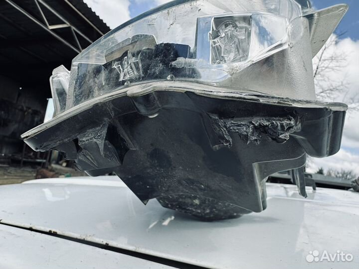 Фара toyota hilux 8 2016