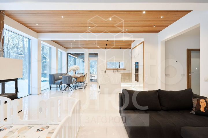 Дом 345 м² на участке 12 сот.