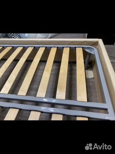 Кровать с матрасом 210 на 150