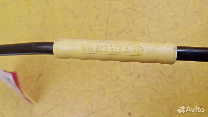 Держатель капота Polo (RUS) 60U823363A