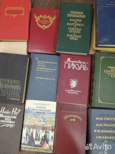 Книги Пикуль Булгаков Пушкин Нице много разных