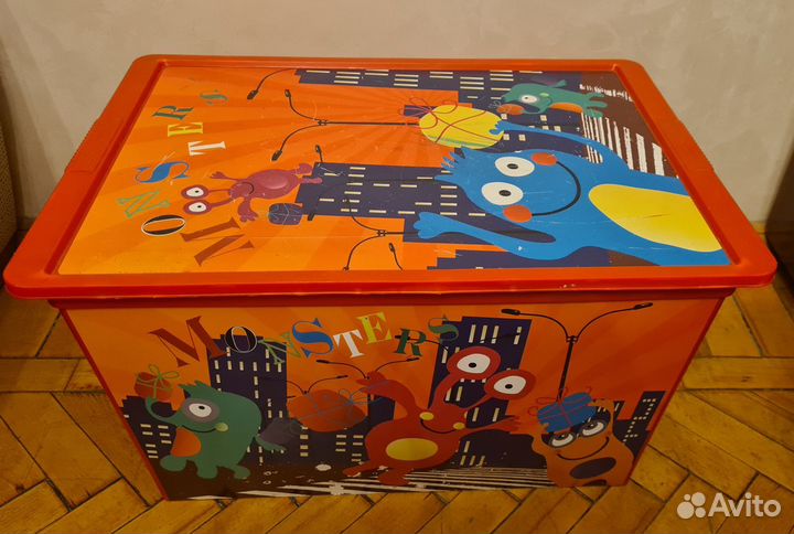 Игрушки в контейнере пакетом