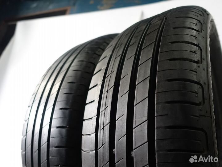 Goodyear EfficientGrip 215/60 R16