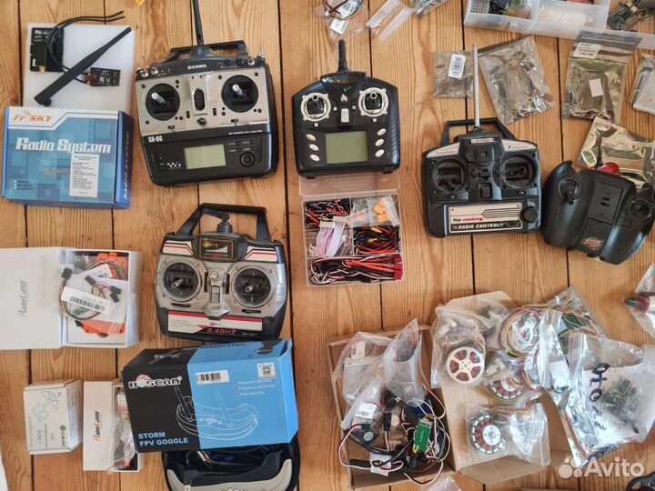 Пульты, акб, двигатели, камеры. квадрокоптер