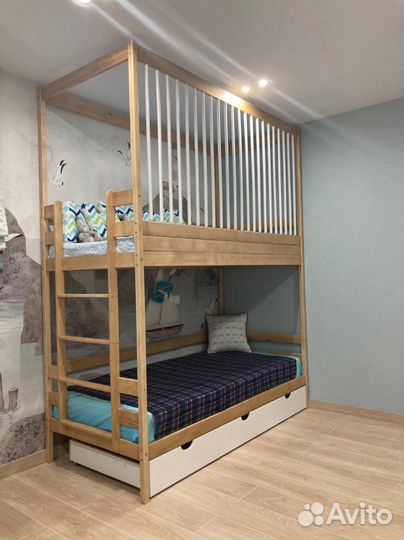 Двухъярусная детская кровать