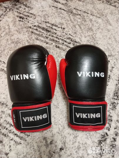 Боксерские перчатки Viking 10 oz