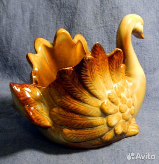 Фигурка лебедя вазочка