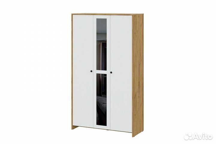 Шкаф трехстворчатый 