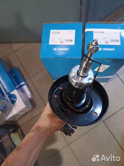 Амортизатор передний левый Opel Astra G