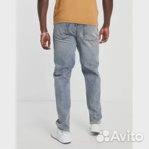 Джинсы прямого кроя темного оттенка с необработанн