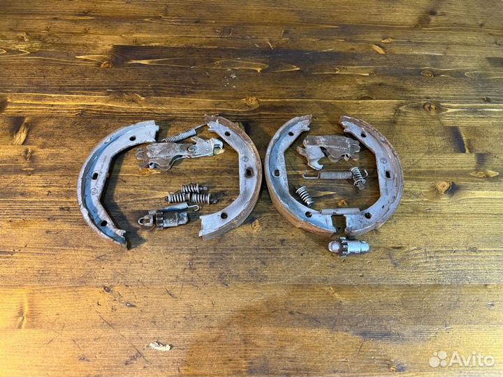 Колодки ручника задние Bmw X1 E84 N20B20 2012