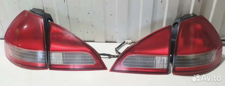 Комплект задних фонарей Nissan Wingroad Y11