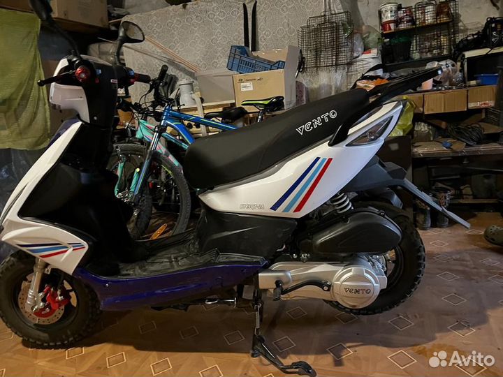 Скутер Vento Corsa
