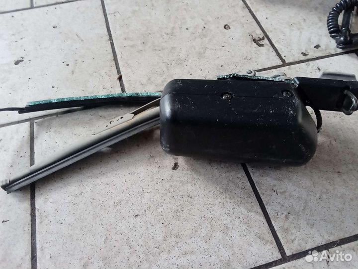 Дворник пятой двери Nissan Avenir