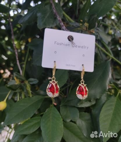 Красная и белая капля