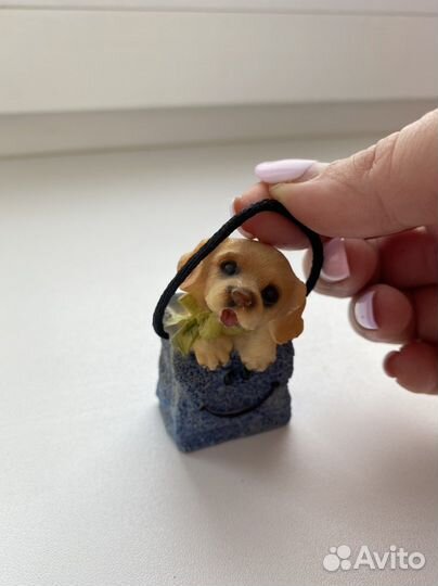 Собачка в сумочке статуэтка