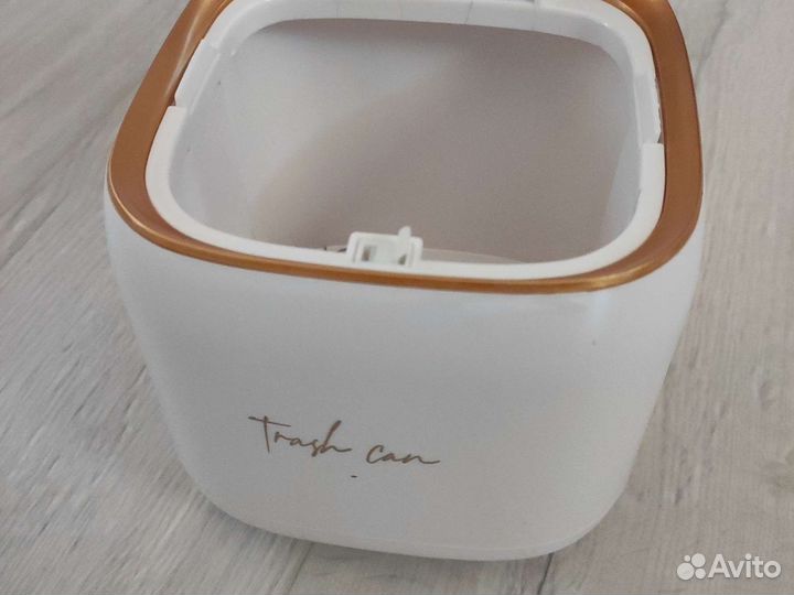 Настольное мусорное ведро с крышкой