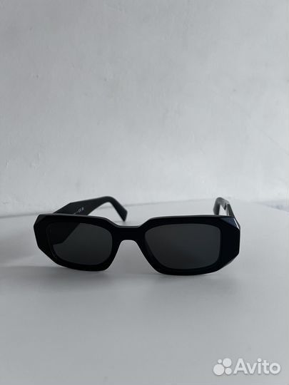 Солнцезащитные очки Prada Symbol