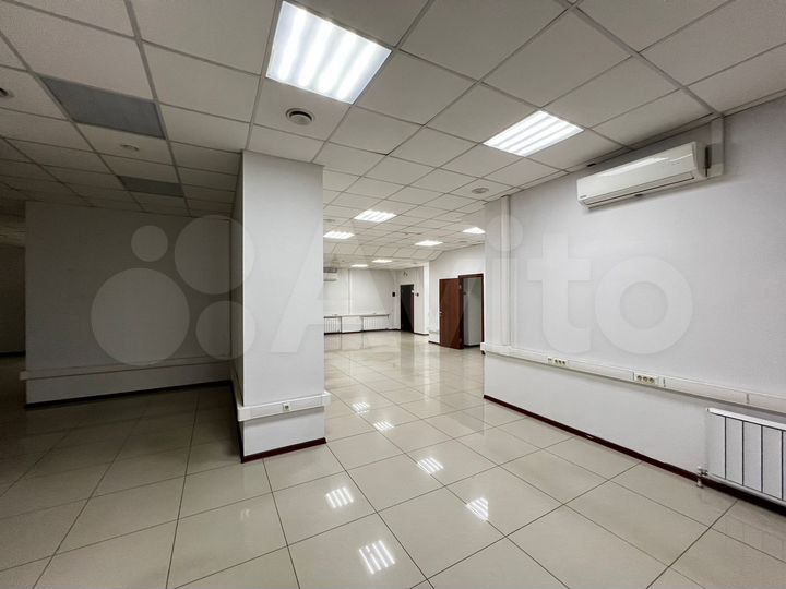 Офис с арендаторами, 735.6 м²