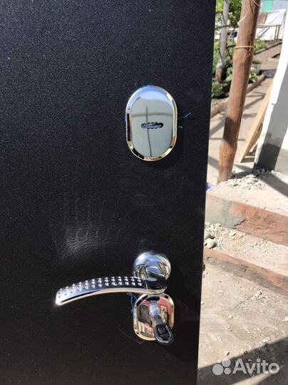 Входные стальные металлические двери