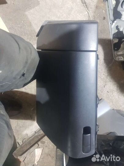 Бардачек mazda axela