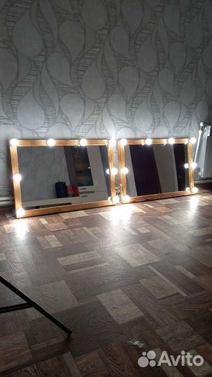 Гримерное зеркало с лампочками